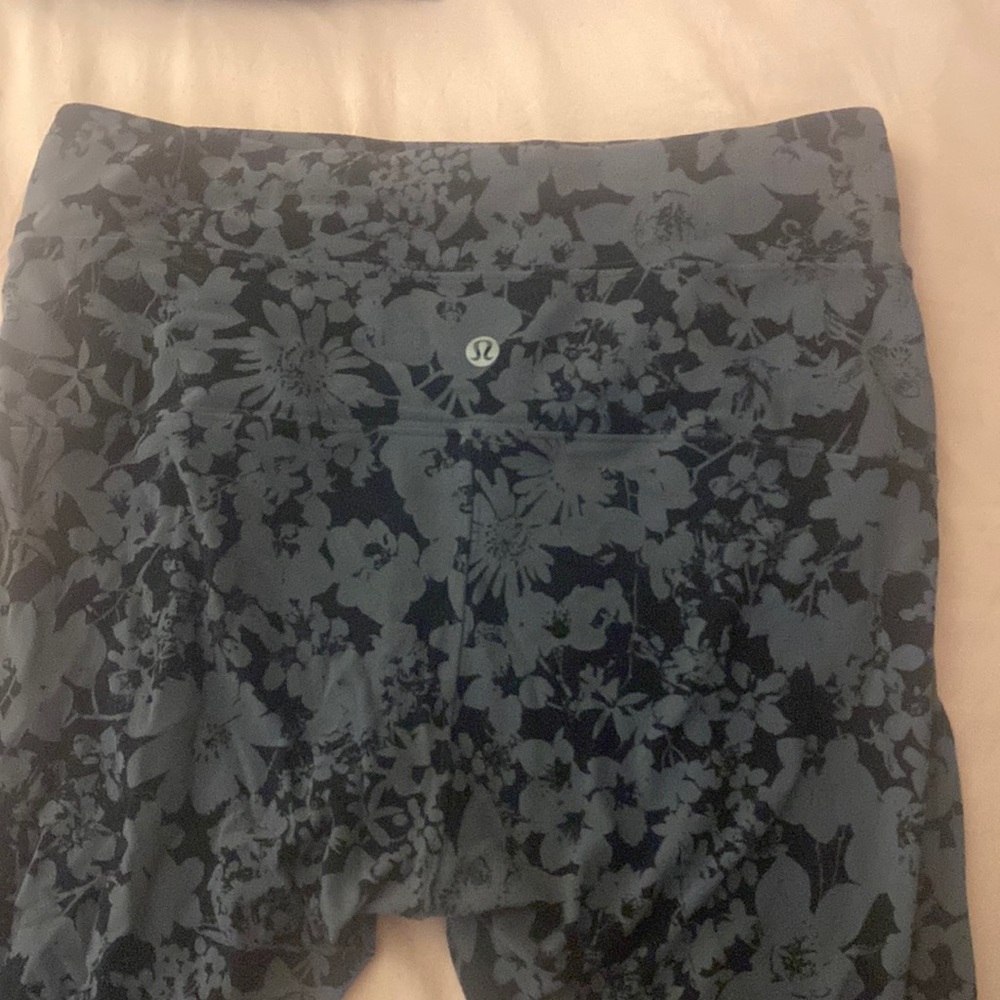 Lululemon cropped floral leggings size 8